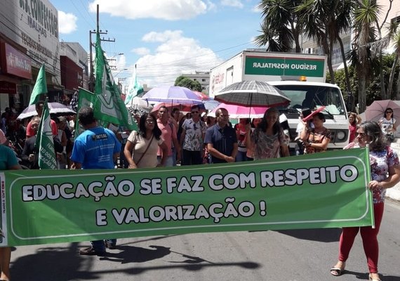 Greve da Educação se fortalece com luta e mobilização nas ruas de Arapiraca
