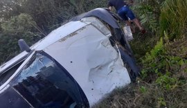 Arapiraca: carro cai em ribanceira e passageiro morre