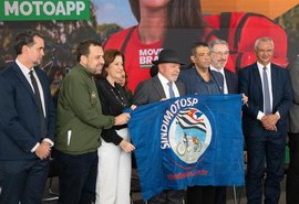 Lula lança crédito para entregadores comprarem motos e bikes elétricas