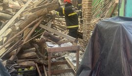 Teto de estabelecimento comercial desaba e gera tumulto em Arapiraca