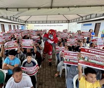 Avante Educação: CRB entrega 200 kits escolares para estudantes de Atalaia