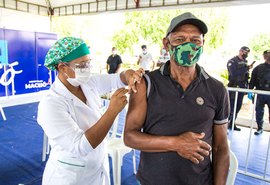 Segunda dose da Coronavac é aplicada em apenas um ponto de vacinação de Maceió