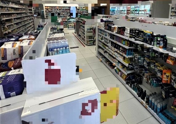 Farmácia que funcionava sem alvará e responsável técnico é interditada em Maceió