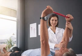 Parkinson: acompanhamento especializado garante qualidade de vida