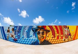 Bairro de Maceió ganha mural em homenagem a Djavan; veja imagens