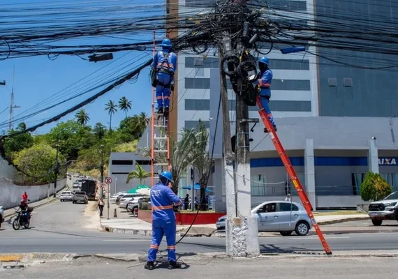 Ilumina retira mais de 300 toneladas de fios abandonados em Maceió