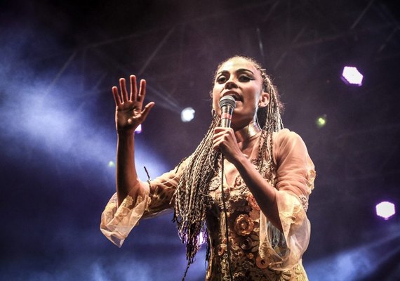 Naná Martins se apresenta na Fijaça