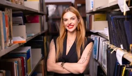 Professora da Ufal é premiada por pesquisa em matemática antirracista