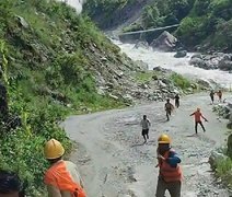 Nepal intensifica buscas por 933 trabalhadores presos em túneis em enchente