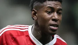 Vitão assina com o Flamengo e será apresentado após retorno de diretor