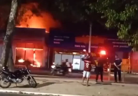Incêndio destrói loja em Maceió e mobiliza Bombeiros por mais de seis horas