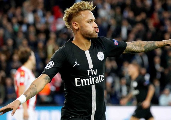 Neymar dá show, faz hat-trick, iguala Kaká e PSG goleia na Champions