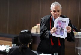 Promotor mostra que 'serial killer de Maceió' guardava fotos de alvos