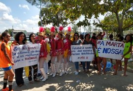Escola de Maceió realiza Copa Feminina de Futsal em praça pública