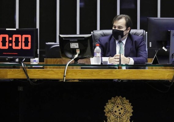 Centrão resiste e proposta de adiamento de eleições municipais trava na Câmara