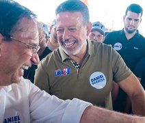 Arthur Lira reúne apoiadores e lideranças durante adesivaço em Arapiraca