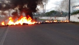 Funcionários da Casal e SAAE fecham AL de Marechal em protesto