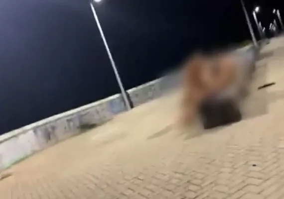 Vídeo: Trisal é flagrado fazendo sexo em calçadão da Orla de Fortaleza