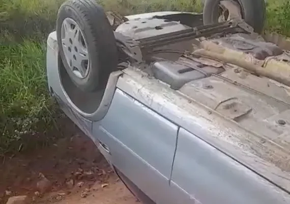 Idoso é prensado pelo próprio carro e resgatado por moradores em Igaci