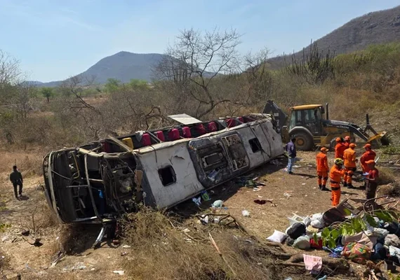 MP de Alagoas convoca reunião após acidente com romeiros que deixou 16 mortos