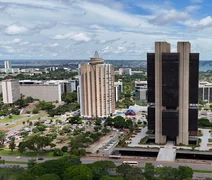 Projeta inflação abaixo de 5% em 2025 após 12 cortes consecutivos