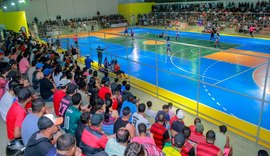 Público lota ginásio e vibra com as decisões dos campeonatos de futsal