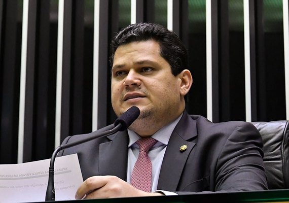 Davi Alcolumbre testa positivo para covid-19