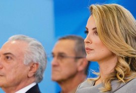 Segurança é afastada após Marcela Temer entrar no lago para salvar cão