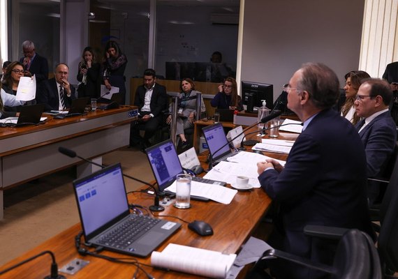 Senadores cobram transparência sobre socorro bilionário ao BRB