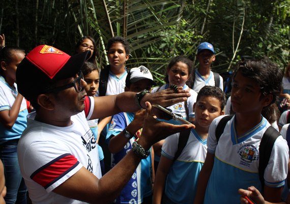 Pindorama promove trilha ecológica com estudantes