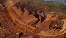Minério de ferro sobe com alta no frete e tensão no mercado global