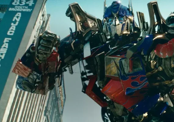 Michael Bay e Spielberg voltam para comandar novo filme de Transformers