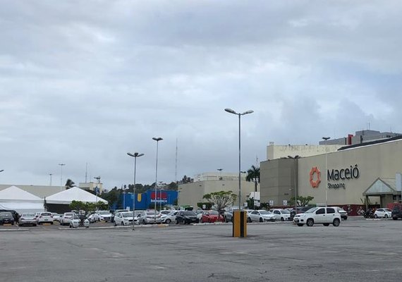 Shoppings abrem em AL, mesmo com proibição do decreto