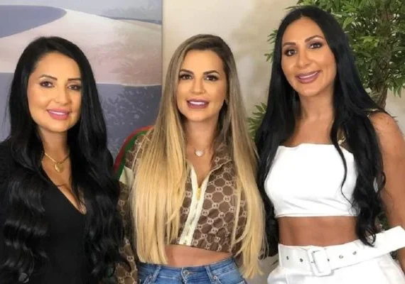 A Fazenda 14: Irmãs tentam tirar Deolane do reality e protestam com fãs na sede