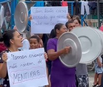 ''JHC no calor quero te ver': pais e alunos protestam contra má estrutura de escola municipal