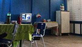 Após chuvas, moradores da Favela do Muvuca pedem ajuda em abrigo improvisado