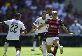 Botafogo vence Flamengo no Maracanã por 2 a 0