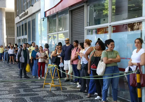 Mais de 42 mil fazem provas discursivas do CNU 2025 neste domingo