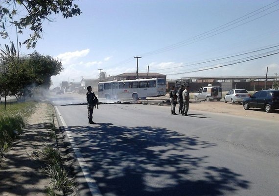 Protesto: moradores de Maceió bloqueiam BR-104
