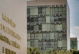 Setores pressionam governo após sobretaxa dos EUA e alertam para risco de demissões