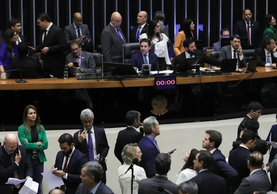 Câmara derruba voto secreto em PEC da Blindagem por falta de quórum