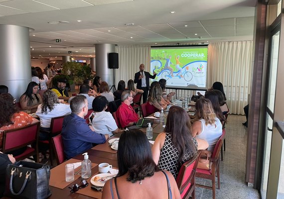 Dia C: cooperativas levam serviços de saúde e cidadania à população em AL