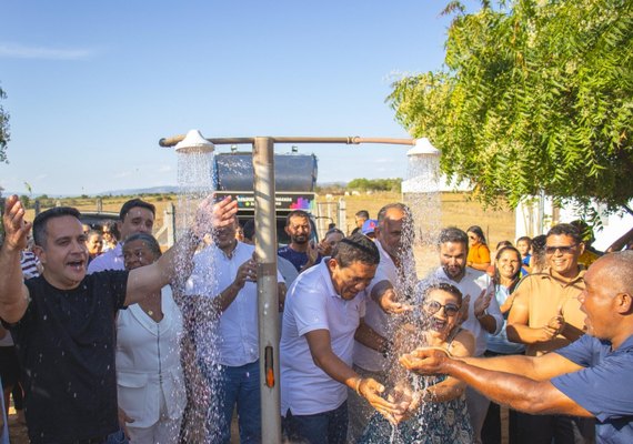 Governo leva água encanada ao povoado Lagoa do Mato dos Lopes, em Palmeira dos Índios