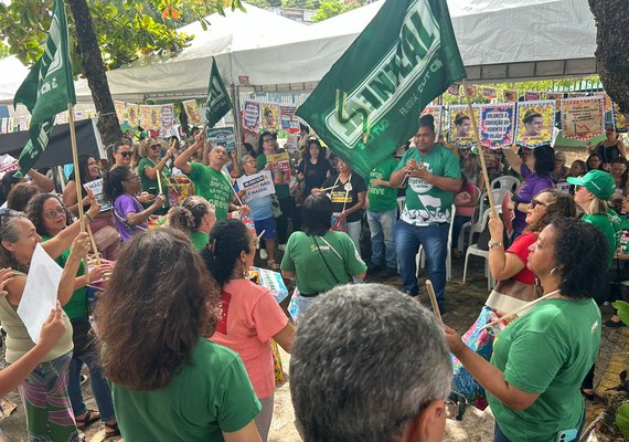 Sinteal realiza ato público na Semed e pressiona novo secretário por valorização da educação