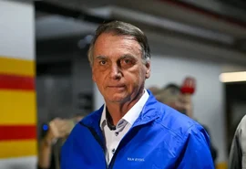 Bolsonaro vai passar por cirurgia no fim de abril, diz médico