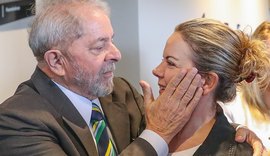 Gleisi reafirma candidatura de Lula após encontrar ex-presidente