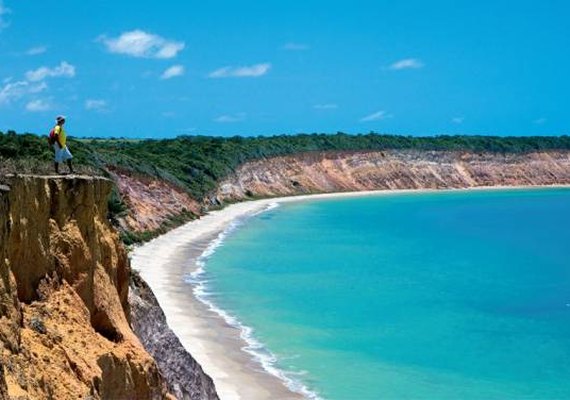 Barra de Santo Antônio revela um dos cenários mais surpreendentes de Alagoas