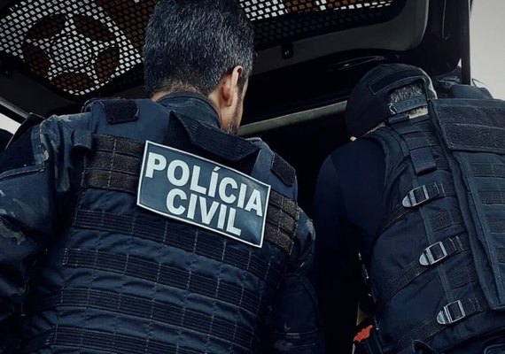 Três suspeitos fingem ser policiais e assassinam homem no seu próprio quarto