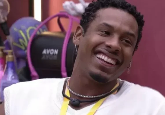 Jovem sobre foto de biquíni postada por PA: “não conheço pessoalmente”