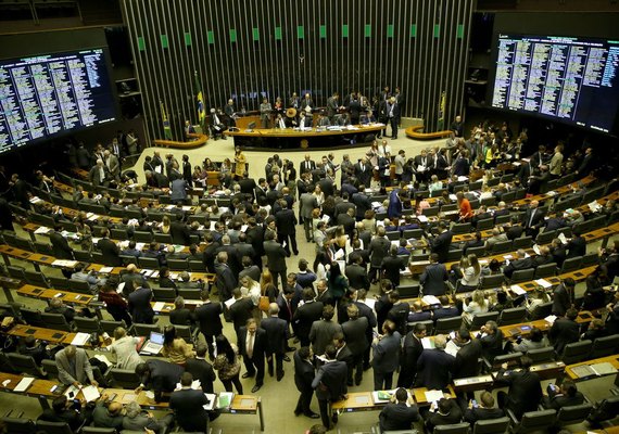 Câmara volta ao trabalho com expectativa de instalação da CCJ
